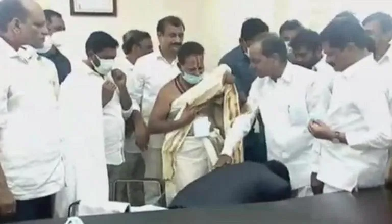 In Telangana, Siddipet Collector Who Touched ‘Father Figure’ CM KCR’s Feet Justifies Act