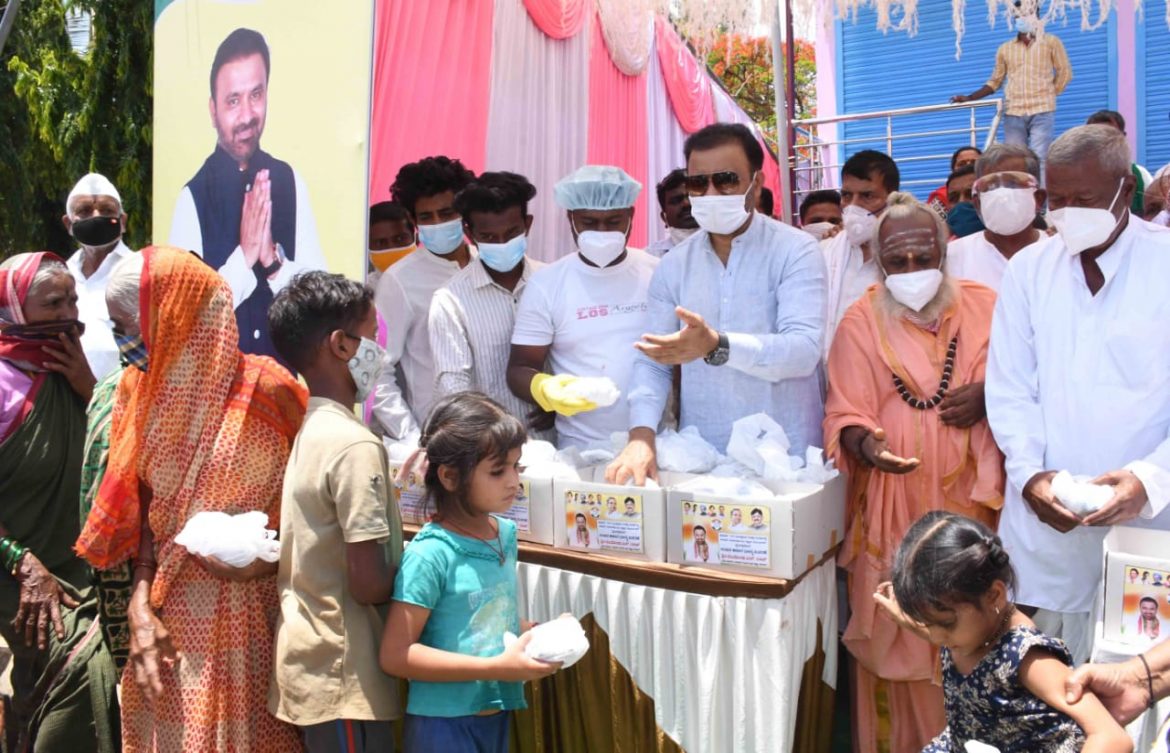 Former Congress MLA Santosh Lad takes lead in opening canteens to serve free food