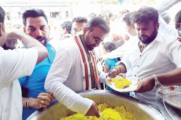 Santosh Lad’s free canteens feed 10 lakh beneficiaries now- Will be contesting from kalghatgi