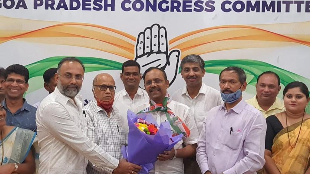 Former BJP MLA Carlos Almeida joins congress ahead of polls