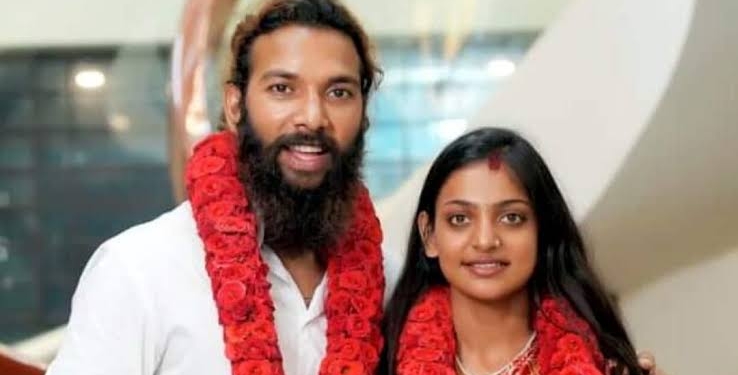 Kumbh Mela Viral Girl Monalisa in Legal Storm: Husband Booked Under POCSO for Marrying Minor